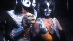 Peter Criss otti Ace Frehleyn kuoleman raskaasti – kyyneleet nousivat pintaan palkitsemistilaisuudessa