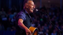 Bruce Springsteen nousi yllättäen lavalle hyväntekeväisyystapahtumassa – esitti tuoreen kappaleensa ensimmäistä kertaa livenä