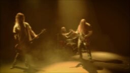 Ensinäyttö: Kaikkeus pohtii suosion vaikutusta yksilöön sarkastisella Rokkitähti-kappaleella