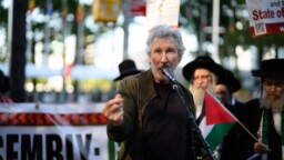 Roger Waters sanoo Donald Trumpin vastustamisen olevan vaarallista puuhaa: Hän saattaa lähettää naamiomiehet ampumaan minut