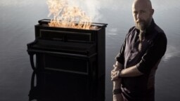 Vesterinen yhtyeineen julkaisi uuden biisin – nyt pohditaan, miten ihminen onnistuukin aina luulemaan väärin