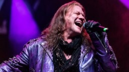 ”Se oli kuin kauhuelokuvasta” – tarina siitä, miten Sharon Osbourne pisti Zakk Wylden ja showpainijatähden ojennukseen