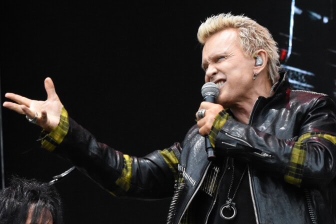 ”Jos saisit listaykkösen, mitä tekisit rahoilla?” ”Ostaisin huumeita” – Billy Idolin tarinan kertova dokkari sai räväkän trailerin