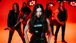 Sieltä se varmistus saatiin: hän on Arch Enemyn uusi laulaja