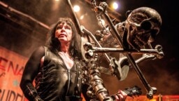 Blackie Lawless moittii Gene Simmonsin taannoisia Ace Frehleyn kuolemaan liittyviä kommentteja