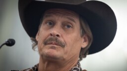 Kid Rockin festivaalikiertue vaikeuksissa: useat artistit vetäytyneet ohjelmistosta, yksi kaupunki perunut tapahtuman kokonaan