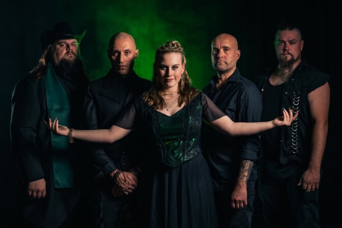 Kotimainen metalliyhtye Memoira ei pelännyt tarttua haasteeseen – levytti oman tulkintansa Queenin klassikosta