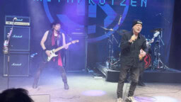 Näin kulkee Bruce Dickinsonilta ja Adrian Smithiltä Iron Maidenin klassikko ilman muita yhtyeen tuttuja jäseniä