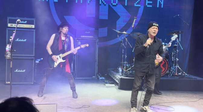 Näin kulkee Bruce Dickinsonilta ja Adrian Smithiltä Iron Maidenin klassikko ilman muita yhtyeen tuttuja jäseniä