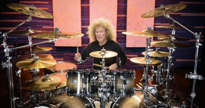 Mitä jos Bill Ward ei olisikaan soittanut Black Sabbath -klassikon rumpuraitoja? Tässä yksi näkemys aiheesta