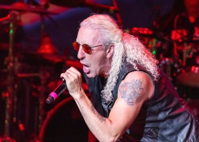 Dee Snider nimeää kaksi laulajaa, jotka kelpuuttaa tilalleen Twisted Sisteriin – Nostaa esiin suomalaisittain ilahduttavan hahmon