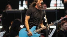 Dave Grohl antoi ensimmäisen mittavan haastattelun sitten Taylor Hawkinsin kuoleman – ”Pelkäsin hiljaisuutta”