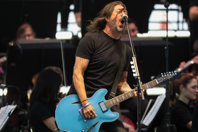 Dave Grohl antoi ensimmäisen mittavan haastattelun sitten Taylor Hawkinsin kuoleman – ”Pelkäsin hiljaisuutta”