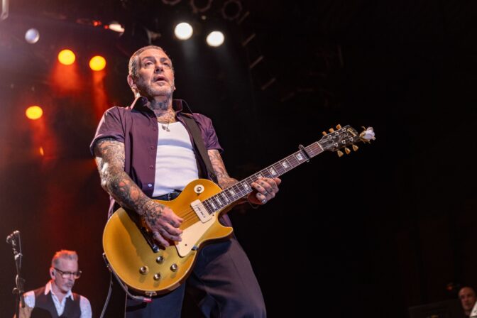 Social Distortionin Mike Ness julkaisi tunteikkaan videon – kertoo vaikeista hetkistään syöpäkamppailun keskellä