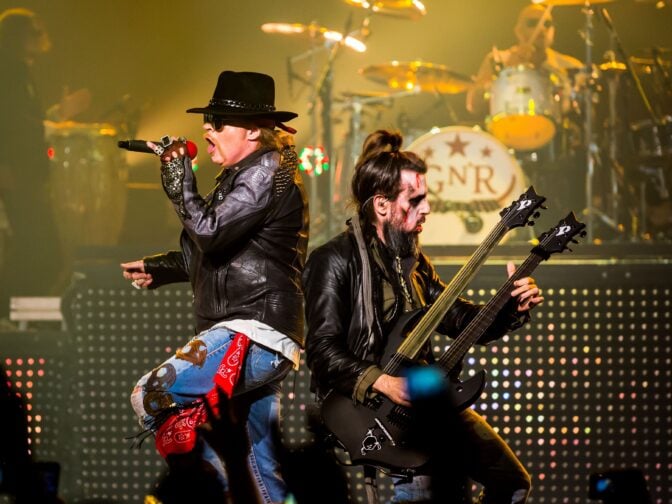 ”Sano Axlille, ettei kukaan muu pysty seisomaan Bucketheadin rinnalla” – Bumblefoot päätyi Guns N’ Rosesiin nimekkään kitaravirtuoosin avustuksella