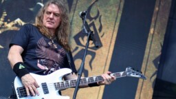 Mitä yhteistä on David Ellefsonilla ja Guns N’ Rosesilla? Molemmat ovat nyt julkaisseet coverin samasta asennepitoisesta biisistä