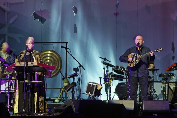 Synkeän musiikin superyhtye Dead Can Dance julkaisi uuden singlen ja painavan kannanoton – tämä yhtye ei tekoälyä arvosta