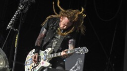 ”Olen elänyt kymmenen miehen edestä ja haluan kuolla arvokkaasti” – Ginger Wildheart ei aio ryhtyä syöpähoitoihin