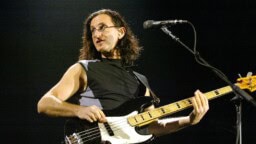 Kuinka Anika Nilles päätyi Neil Peartin paikalle Rushin rumpaliksi? Geddy Lee kertoo, kuinka kaikki oikein tapahtui