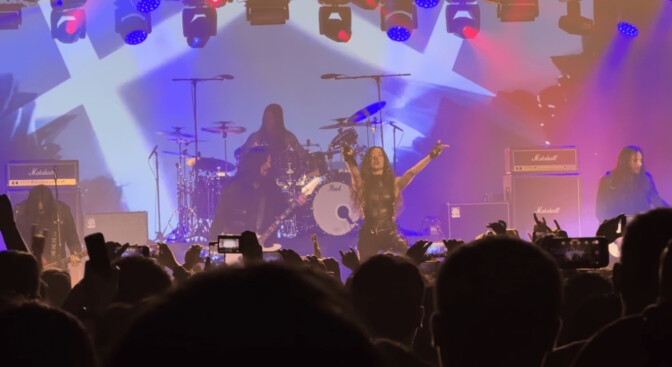 Arch Enemy soitti ensimmäisen keikan uuden laulajansa kanssa – videoita katsottavissa