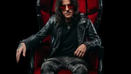 Skid Row’n biisintekijä kokeilee siipiään sooloartistina – Esikoissinglellä mukana Danko Jones