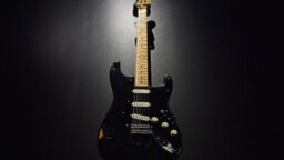 Kas tässä on maailman kaikkien aikojen kallein kitara – David Gilmourin ikoninen strato murskasi ennätykset