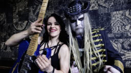 Bluesrock-taituri Erja Lyytinen päätti tehdä musiikkia industrial-mörri King Satanin kanssa, koska miksipä ei