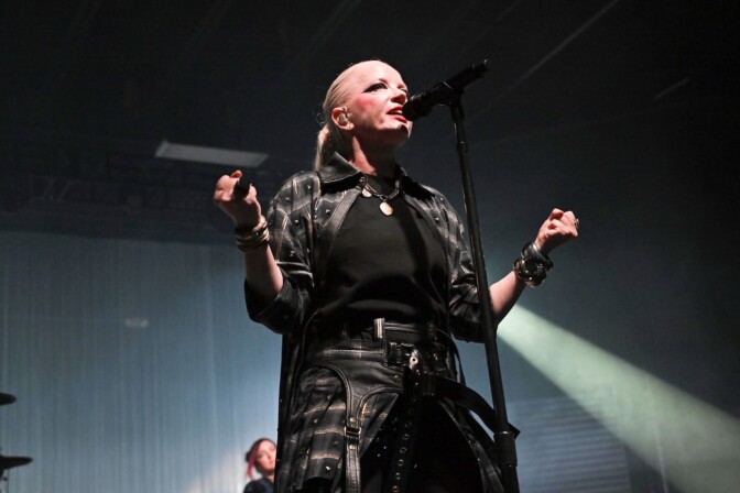 Hyväntekeväisyystapahtumassa esiintynyt Garbage kaivoi takataskustaan The Curen hitin – näin se sujui