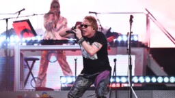 Guns N’ Roses tiedottaa: yhtyeen kokoonpanossa yllättävä muutos aivan kiertueen alla