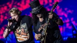 Guns N’ Roses mylläsi settilistaansa – debytoi uusia kappaleita kiertueen avauskonsertissa