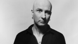 ”Nyt on sellainen olo, että on tullut tehtyä iso laulu” – Herra Ylppö julkaisi uutta musiikkia, tällainen on miehen nykyinen yhtye