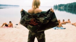 Mike Patton jälleen mukana erikoishommissa – Savages-laulaja Jehnny Bethin videolla ei liiemmin kursailla