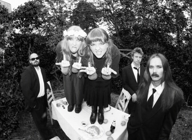 Tarkkailuluokalla Kuumaliima: ”Omakustanteena ja indienä tekeminen on todella rankkaa”