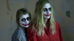 Arvio: Maustetyttöjen Itken jos mua huvittaa ei ole helppo hittialbumi – se on jotain paljon enemmän