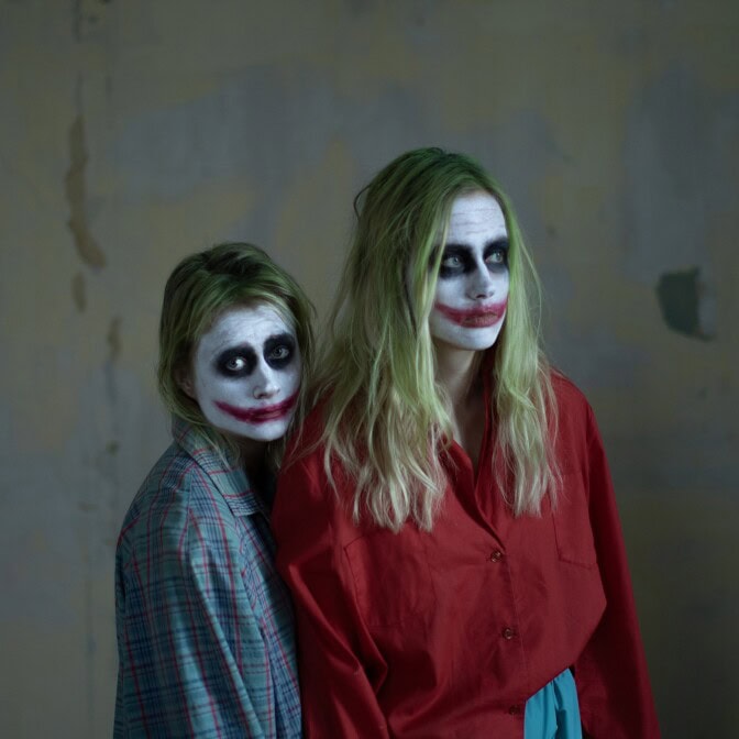 Arvio: Maustetyttöjen Itken jos mua huvittaa ei ole helppo hittialbumi – se on jotain paljon enemmän