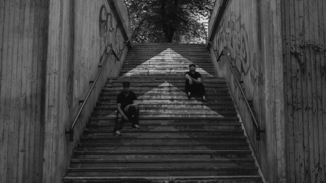 Tarina hetkistä, jolloin maailma näyttäytyy betoninkylmänä ja armottomana – Ensinäytössä Nocturnal Machinesin Temple