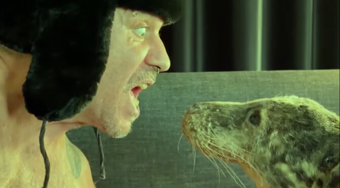 Till Lindemannin kiertueella on selvästi ollut nk. rapea meno – uusi biisi ja alaikäisiltä kielletty video julki