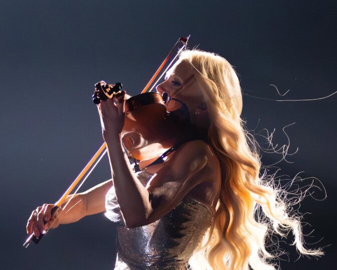 UMK-jälkipuinti: Suomi sai Euroviisuihin vahvan kisabiisin, mutta aivan kaikki ei mennyt finaalissa putkeen