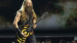 Ozzy Osbournelle tehtiin jälleen kunniaa keikkaolosuhteissa – asialla laulajan entinen oikea käsi