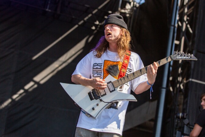 Järkyttävä tapaus: tuoreen Grammy-voittajan ex-kitaristi yritti tappaa laulajan isän