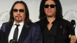 Gene Simmons katuu, ettei Ace Frehleylle järjestetty interventiota jo vuosikymmeniä sitten – ”Se oli kaikilta typerä ja häpeällinen päätös”
