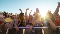 ”Olemme pettyneitä ja pahoillamme” – Tuleva festarikesä on nyt yhtä tapahtumaa köyhempi