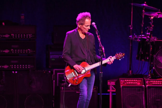 Lindsey Buckingham stalkkerin yllätyshyökkäyksen kohteena