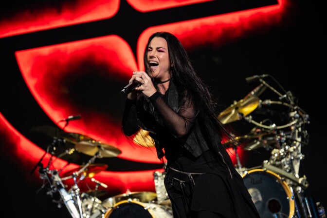 Evanescence julkaisi uuden biisin – tulevan levyn tekeminen ”vei kolme vuotta ja olemme ylpeitä sen joka sekunnista”, yhtye kertoo