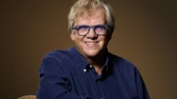 ”Tulossa on jotain muuta kuin ompeluseuran ilta” – Mikko Alatalo järjestää jytäpitoisen 75-vuotisjuhlakeikan Helsingissä