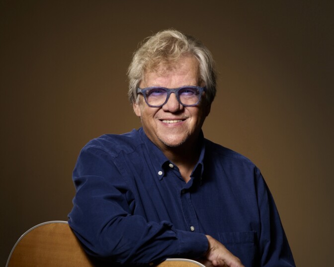 ”Tulossa on jotain muuta kuin ompeluseuran ilta” – Mikko Alatalo järjestää jytäpitoisen 75-vuotisjuhlakeikan Helsingissä