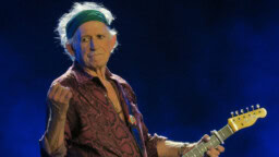 ”Te olette kuorrute kakun päällä. Minä olen se kakku!” – Keith Richards ei välitä kitarasankareista ja tekniikkahirmuista