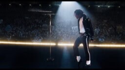 Fanien käytös ennätyksiä rikkoneen Michael Jackson -leffan näytöksissä herättää kritiikkiä – ”Jos maksan elokuvasta…”