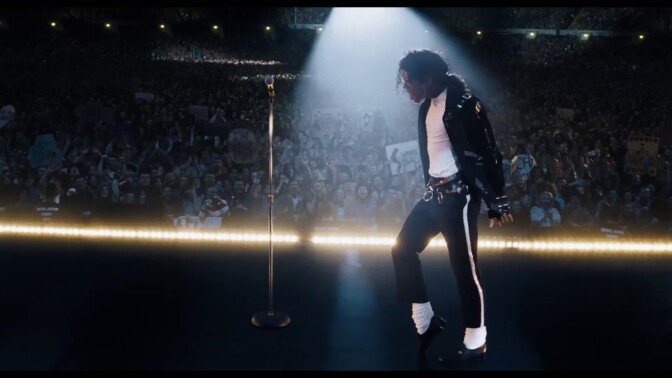 Fanien käytös ennätyksiä rikkoneen Michael Jackson -leffan näytöksissä herättää kritiikkiä – ”Jos maksan elokuvasta…”