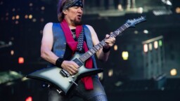 Adrian Smith kertoo, onko faneilla syytä pelätä Iron Maidenin tulevan tauon venähtämistä
